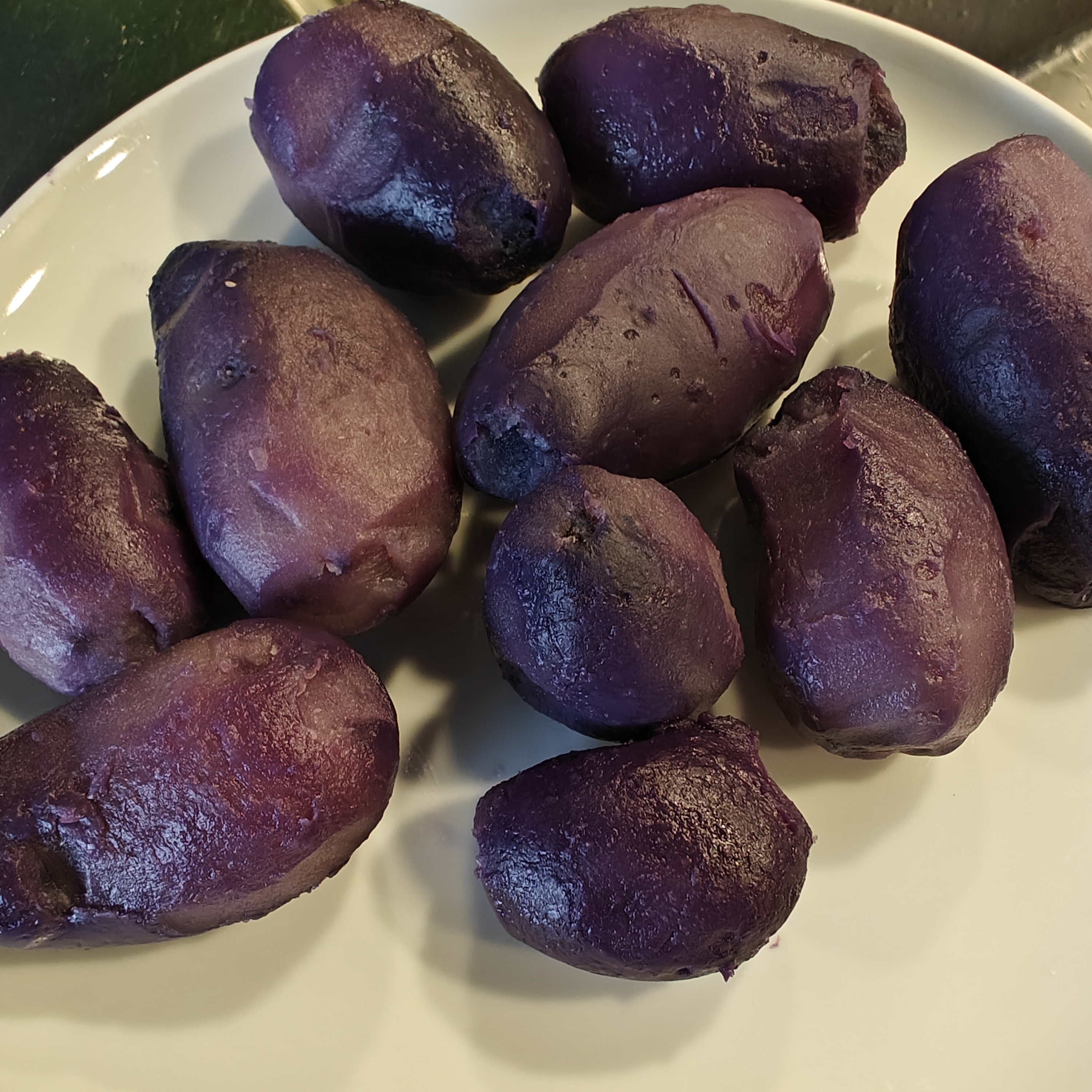 Die Kartoffeln 'Violetta' machen ihrem Naman alle Ehre 